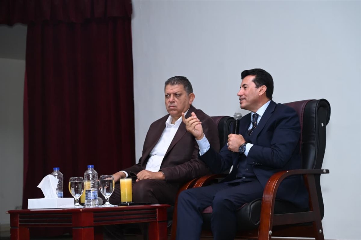 وزير الرياضة يحفز لاعبي منتخب اليد