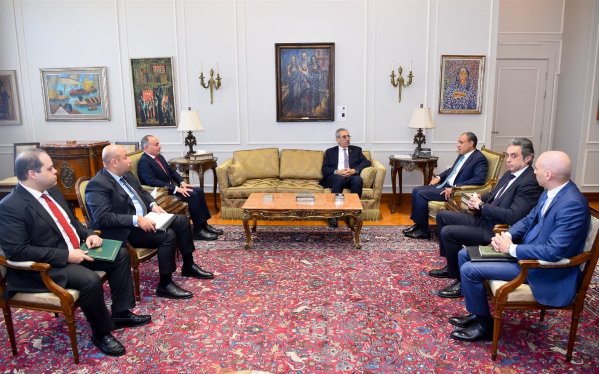 <strong>وزير الخارجية يستقبل رئيس اللجنة الوطنية لإدارة غزة</strong>