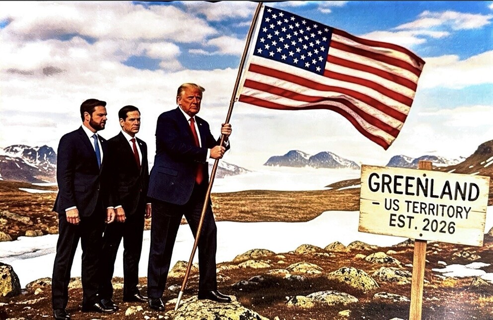 <strong>ترامب يرفع العلم الأمريكي على جزيرة جرينلاند</strong>