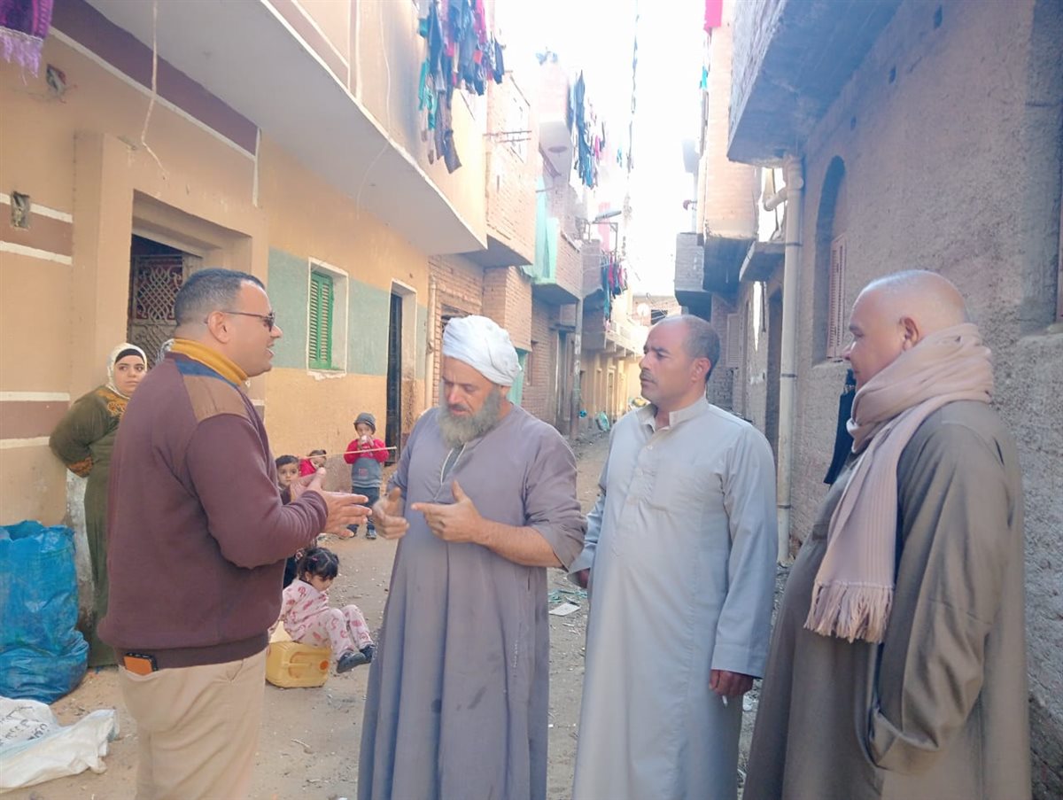 مياه الفيوم تواصل نزولها الميداني بقرى وعزب سنورس المتأثرة بالسدة الشتوية لتوعية المواطنين