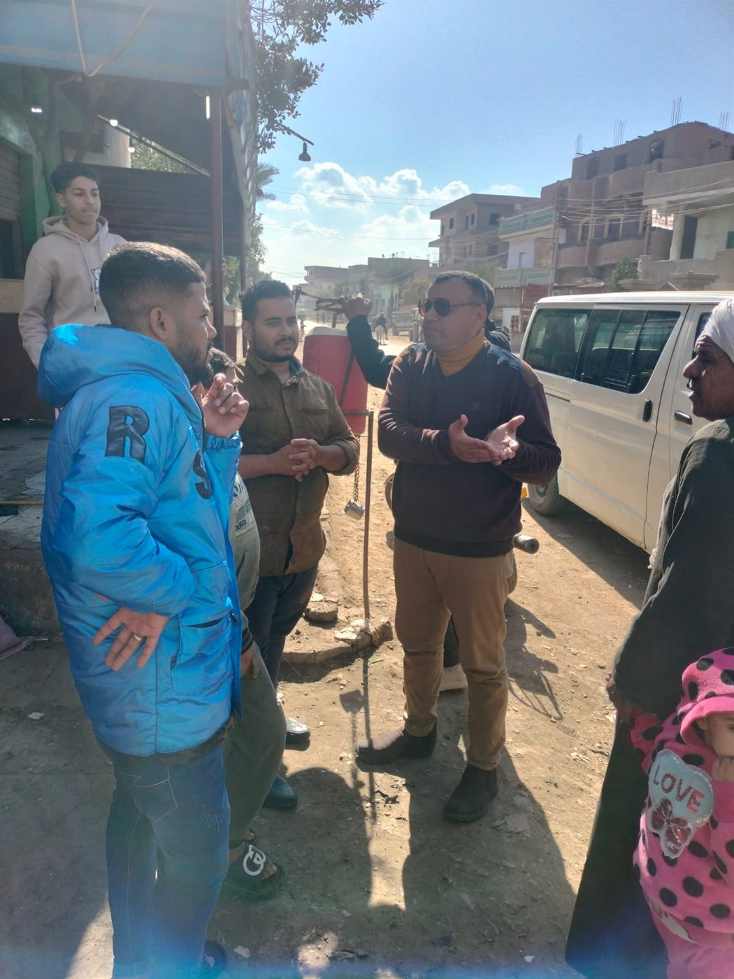 مياه الفيوم تواصل نزولها الميداني بقرى وعزب سنورس المتأثرة بالسدة الشتوية لتوعية المواطنين