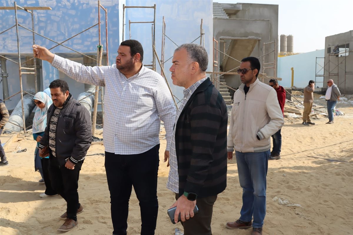 رئيس مياه الفيوم يتفقد أعمال إنشاء محطتي مياه الشرب بقحافة والعزب الجديدة ضمن مشروعات «حياة كريمة»