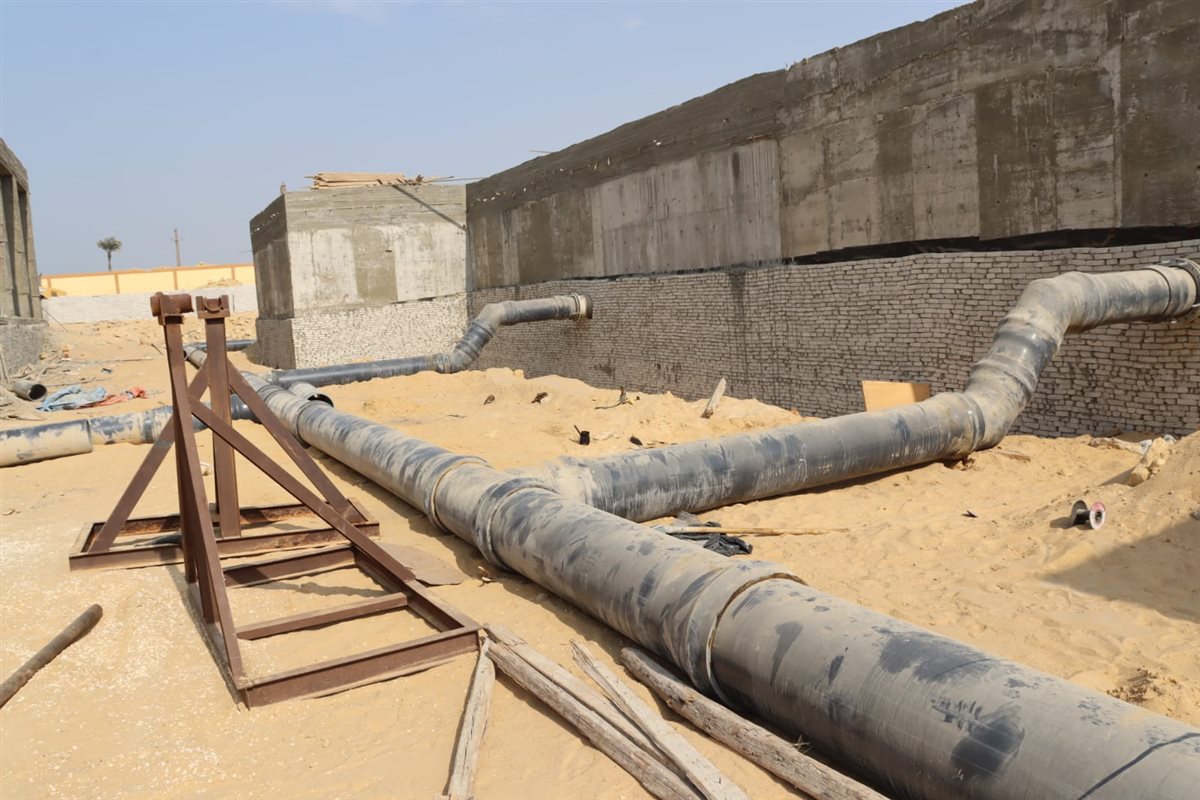 رئيس مياه الفيوم يتفقد أعمال إنشاء محطتي مياه الشرب بقحافة والعزب الجديدة ضمن مشروعات «حياة كريمة»