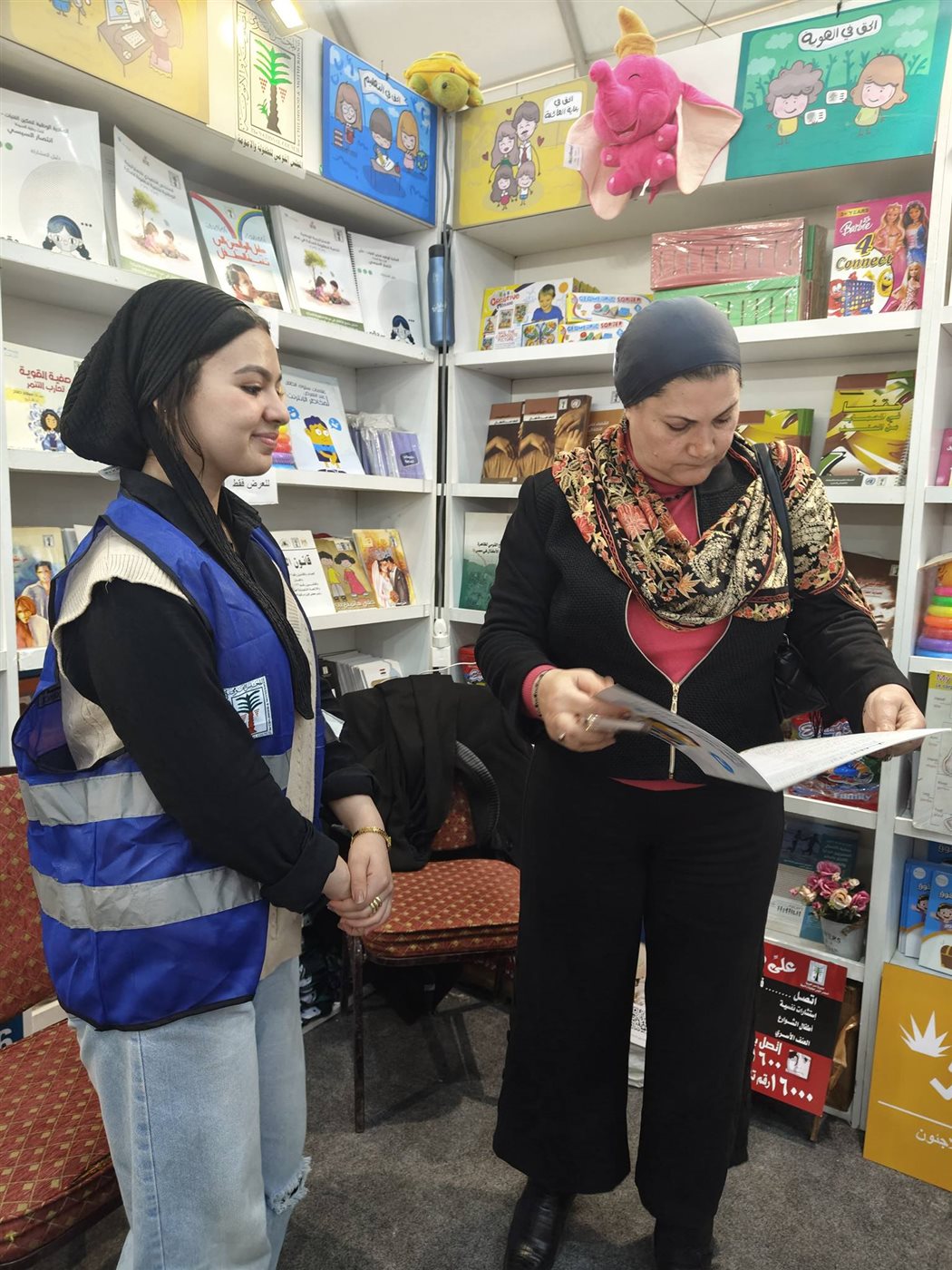 جانب من زيارة رئيسة القومي للطفولة والأمومة للمعرض&nbsp;