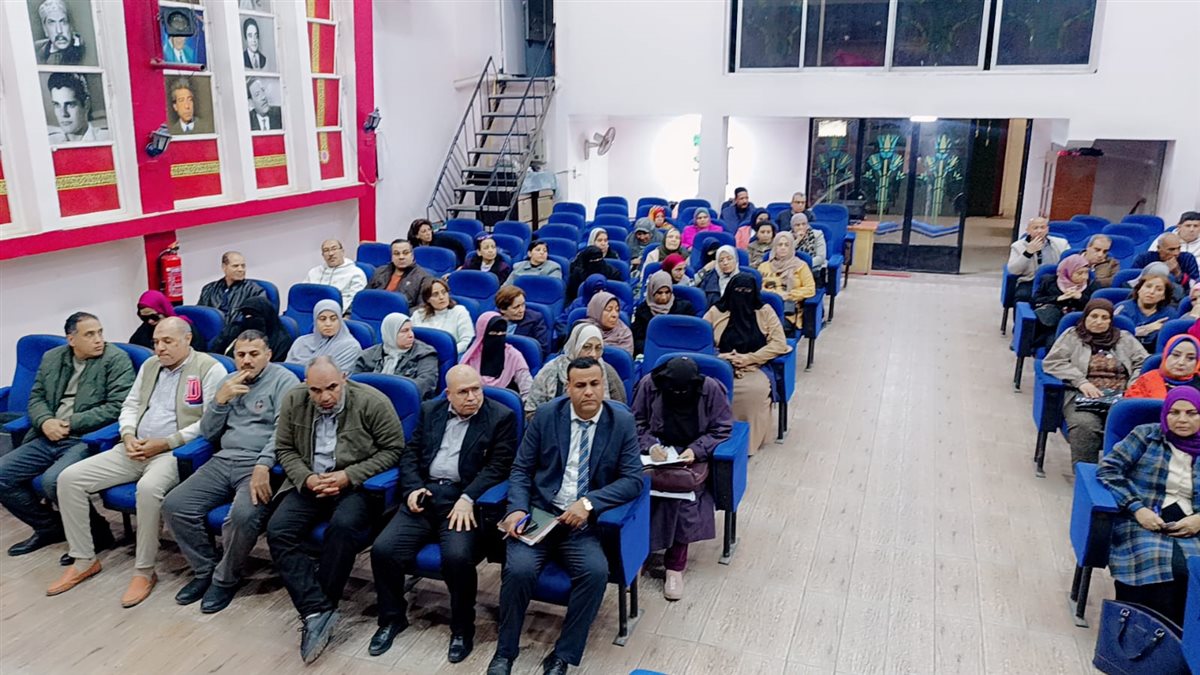 مدير تعليم الفيوم يناقش أهم المشكلات التي تواجه المعلمين خلال الفصل الداسى الثاني ومقترحاتهم للتطوير