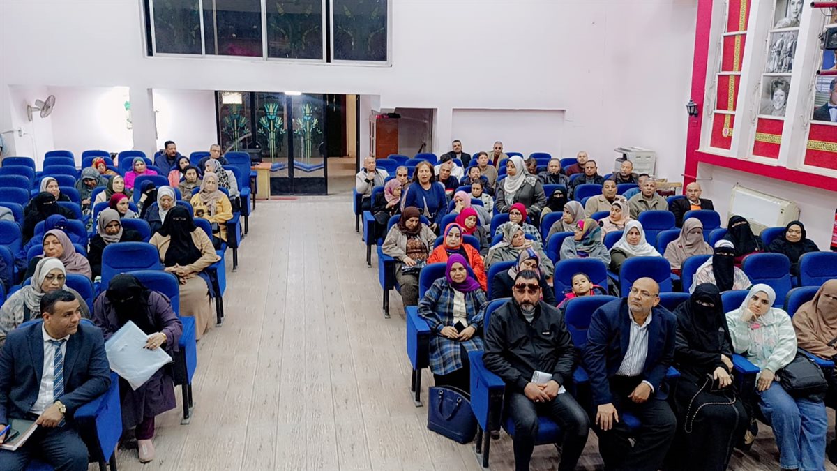 مدير تعليم الفيوم يناقش أهم المشكلات التي تواجه المعلمين خلال الفصل الداسى الثاني ومقترحاتهم للتطوير