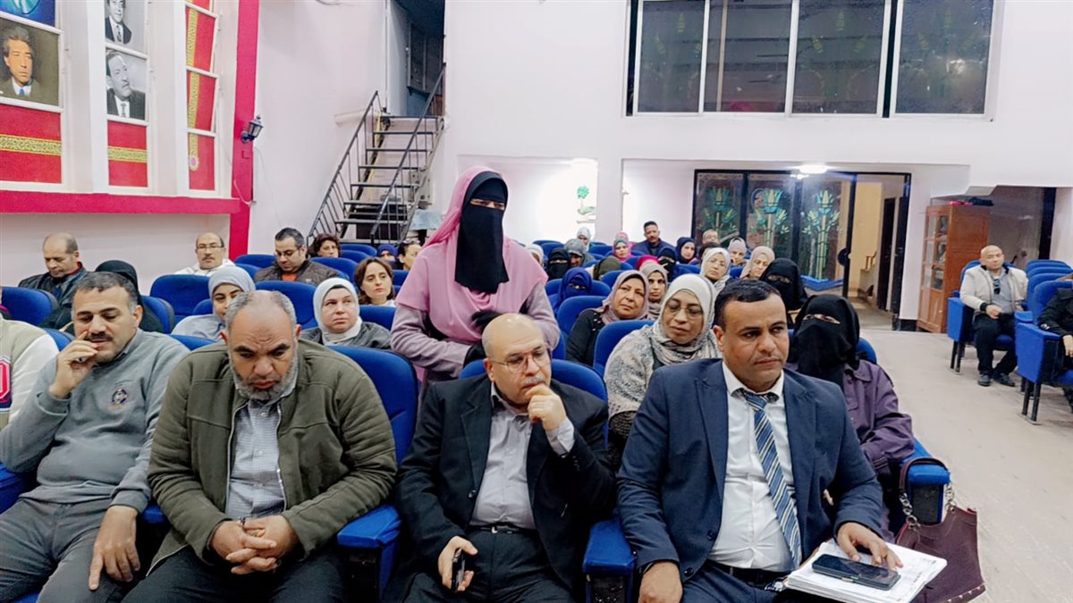 مدير تعليم الفيوم يناقش أهم المشكلات التي تواجه المعلمين خلال الفصل الداسى الثاني ومقترحاتهم للتطوير