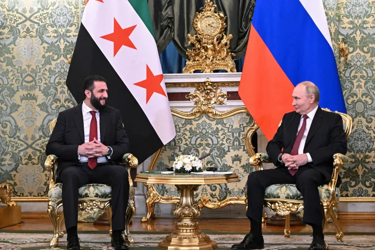 الرئيس السوري أحمد الشرع والرئيس الروسي فلاديمير بوتين