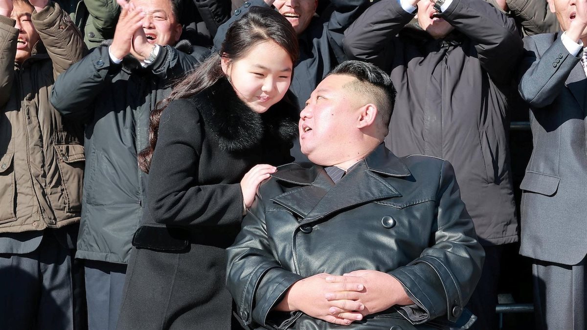 <strong>الزعيم الكوري الشمالي برفقة ابنته</strong>
