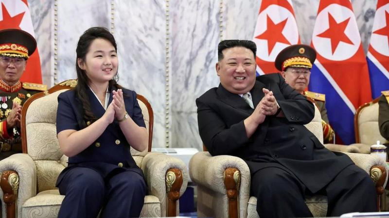 <strong>الزعيم الكوري الشمالي برفقة ابنته</strong>