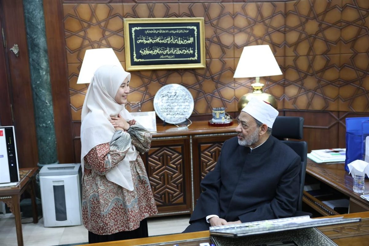 شيخ الأزهر والطالبة الإندونيسية&nbsp;