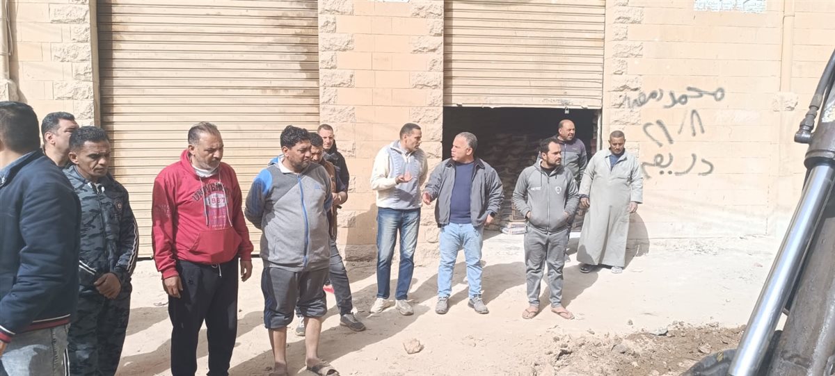 رئيس مياه الفيوم يترأس فرق عمل الشركة للمشاركة في حل مشكلة انسداد مصرف غيط العلوي بسنورس