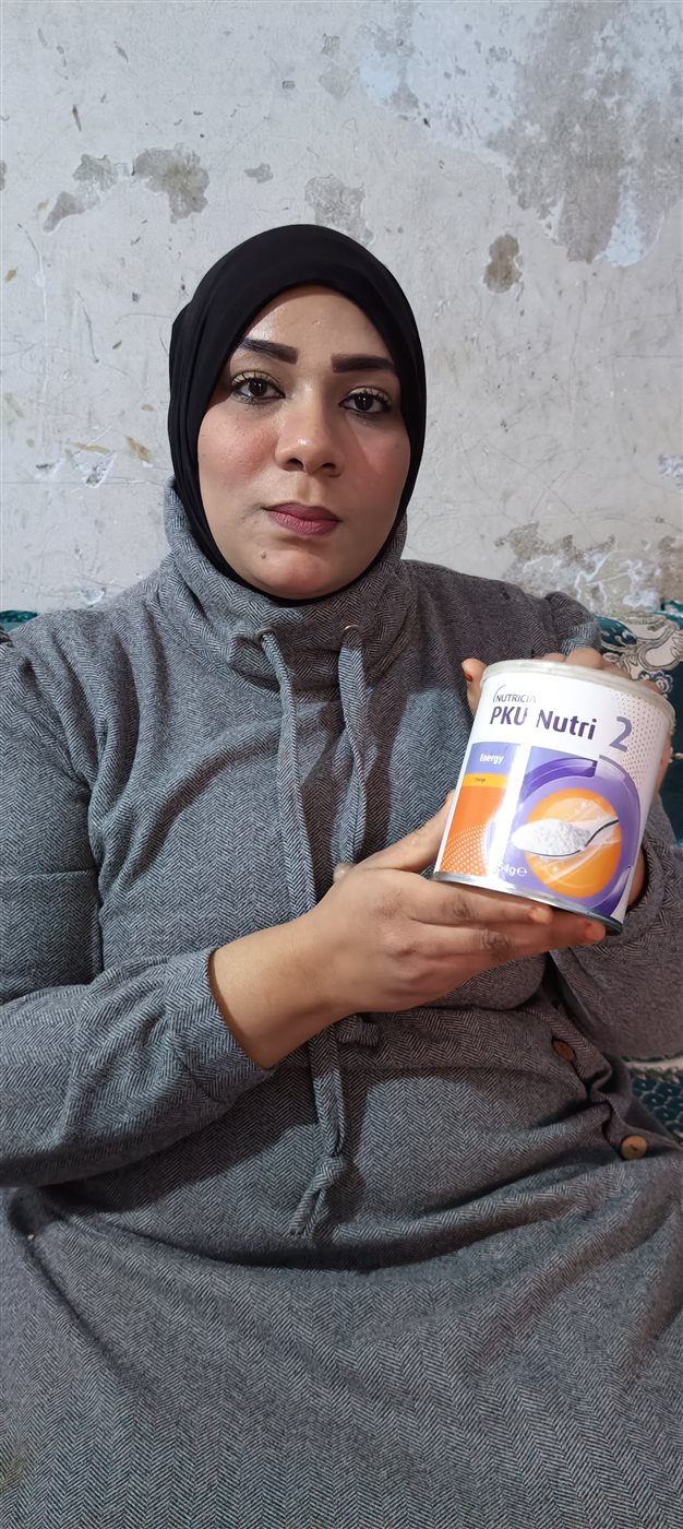 والدة الطفل أنس بالفيوم مريض PKU تستغيث بالرئيس ووزير الصحة: “مش لاقية أكل ولا لبن لابني”