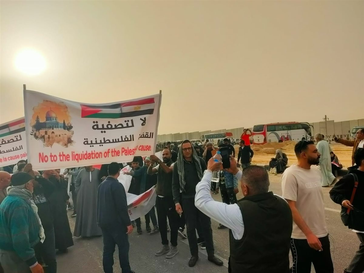 توافد المواطنين لمعبر رفح