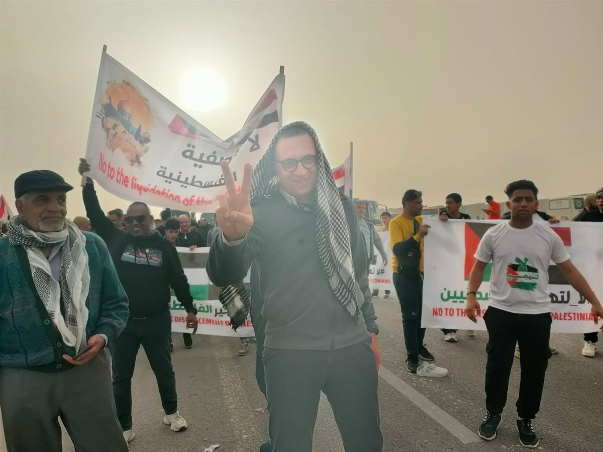 توافد المواطنين لمعبر رفح
