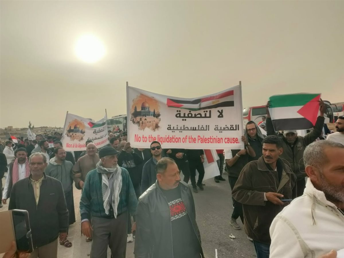توافد المواطنين لمعبر رفح