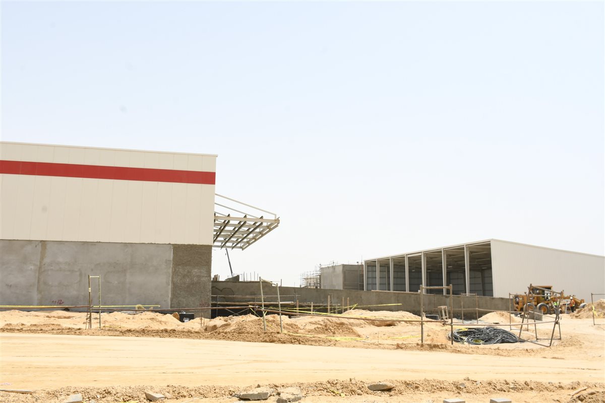 محافظ الفيوم يلتقي ووفد شركة يازاكي لمصنع الضفائر الكهربائية للسيارات