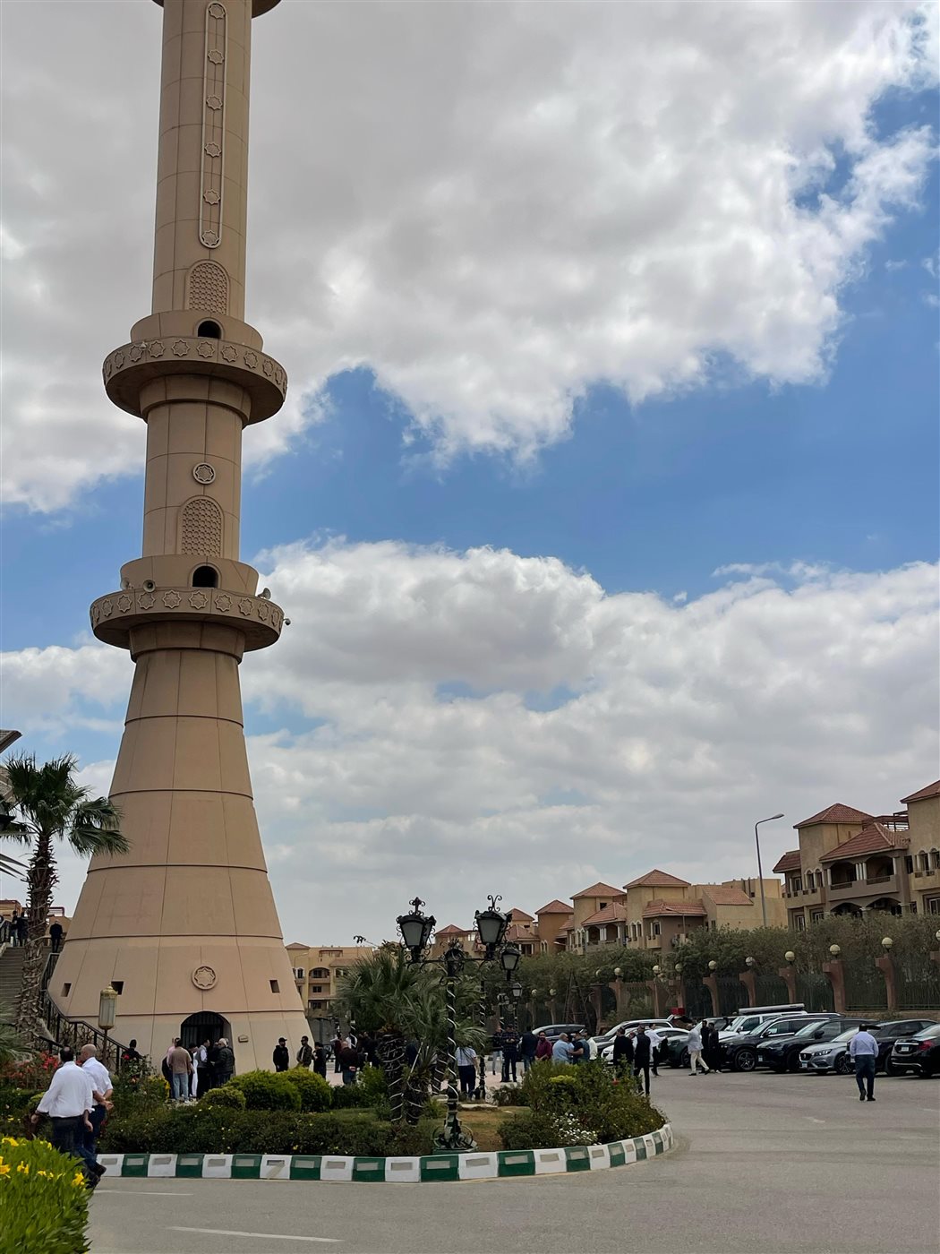 جنازة والدة زوجة رامي صبري