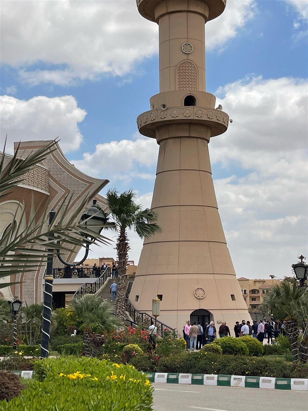 جنازة والدة زوجة رامي صبري
