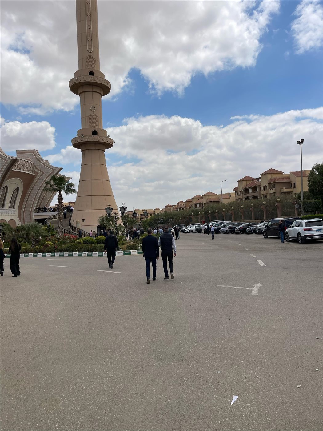جنازة والدة زوجة رامي صبري