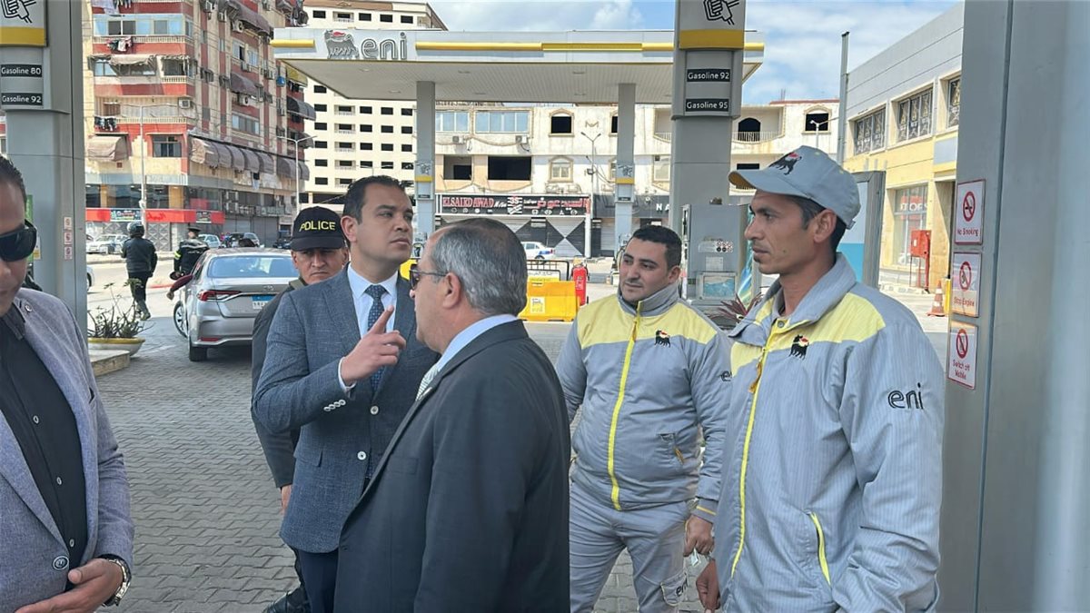 محافظ بورسعيد بمحطة تمويل السيارات