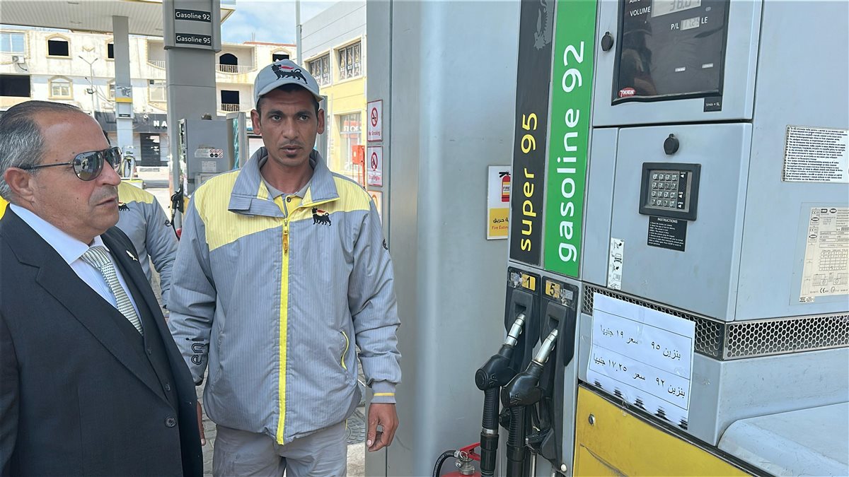 جولة محافظ بورسعيد بمحطات الوقود