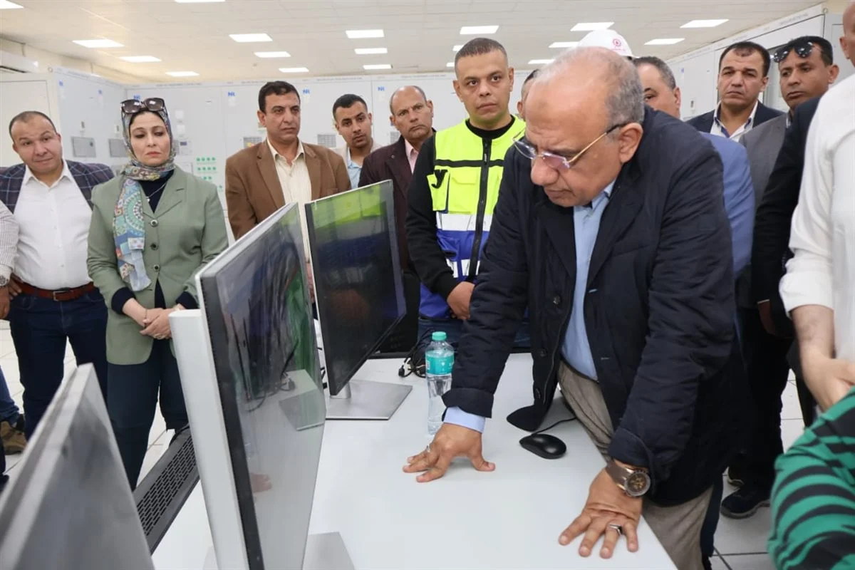 وزير الكهرباء الدكتور محمود عصمت