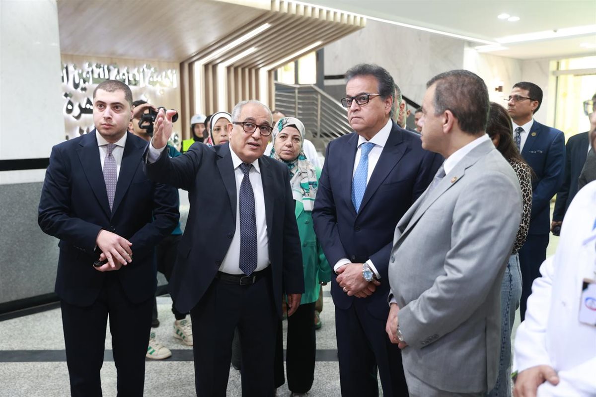 الدكتور خالد عبدالغفار وزير الصحة والسكان في زيارة تفقدية لمستشفى أطفال مصر