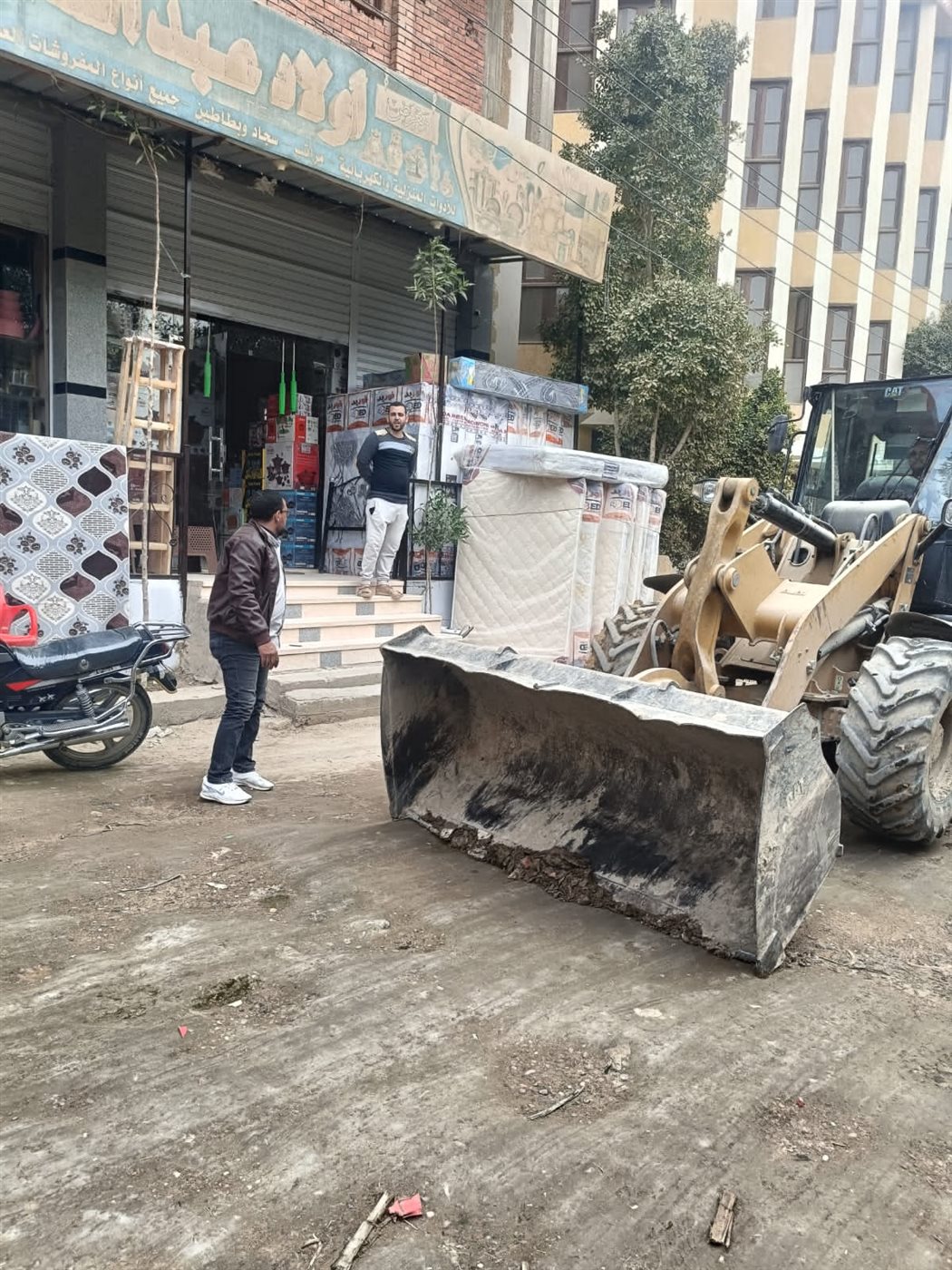 حملات مكثفة للنظافة ورفع الإشغالات وتسوية الطرق وتطوير منظومة الإنارة بمركز يوسف الصديق
