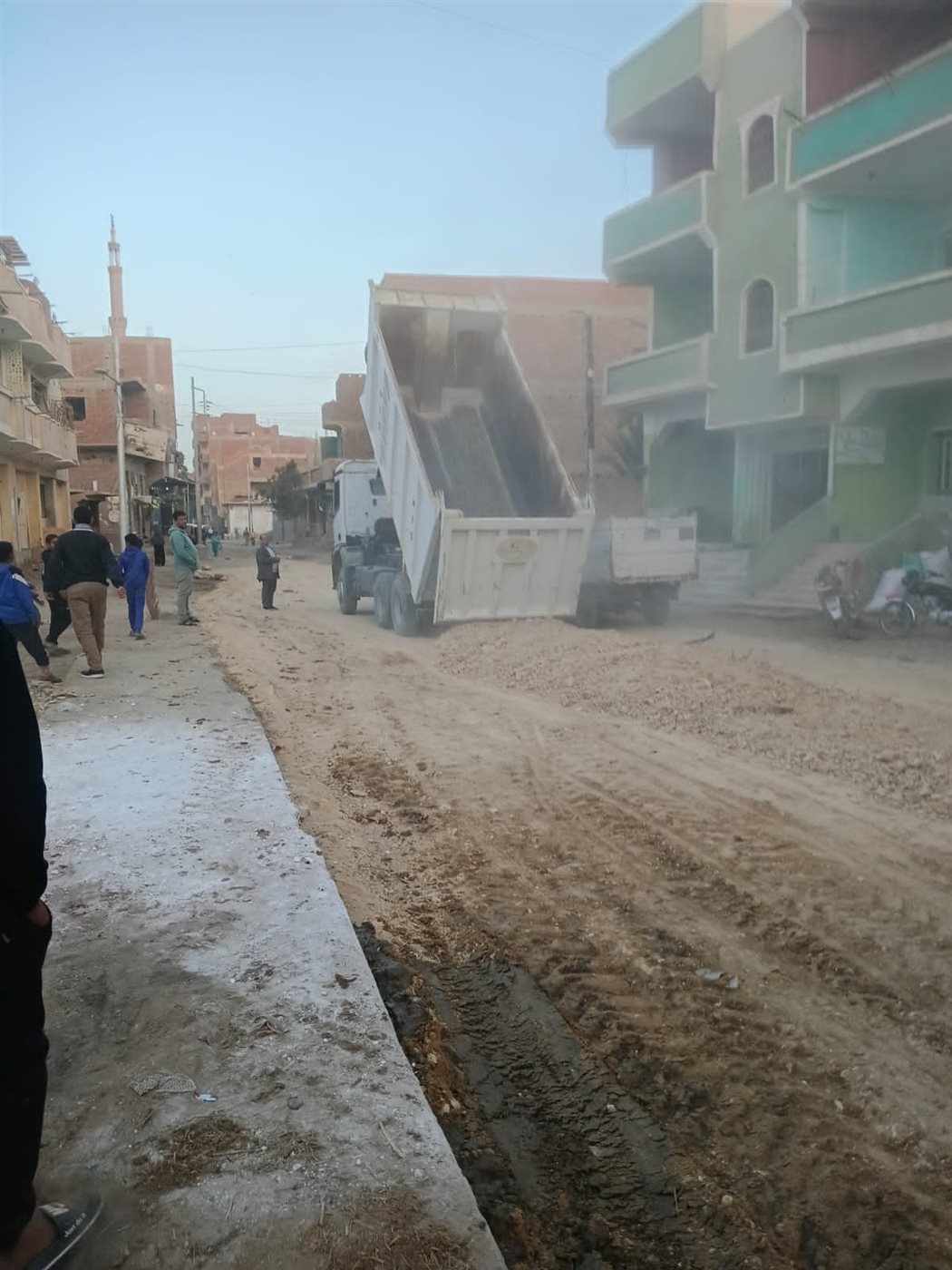 حملات مكثفة للنظافة ورفع الإشغالات وتسوية الطرق وتطوير منظومة الإنارة بمركز يوسف الصديق
