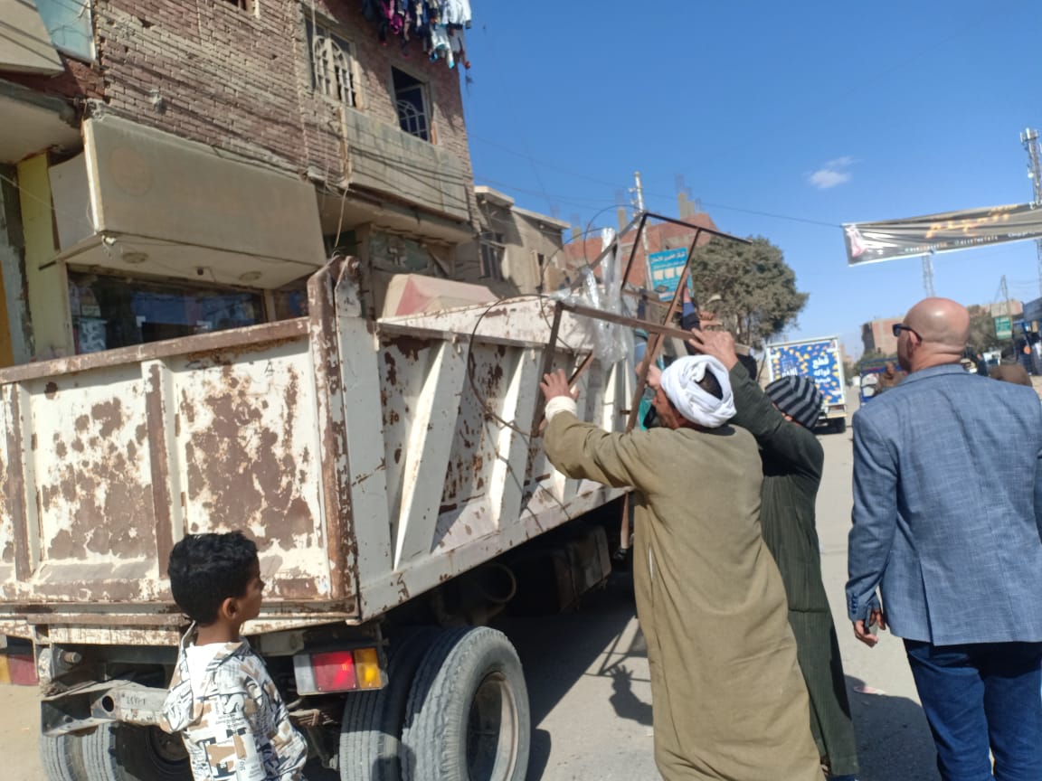 استمرار حملات رفع الإشغالات والنظافة العامة بمركز طامية