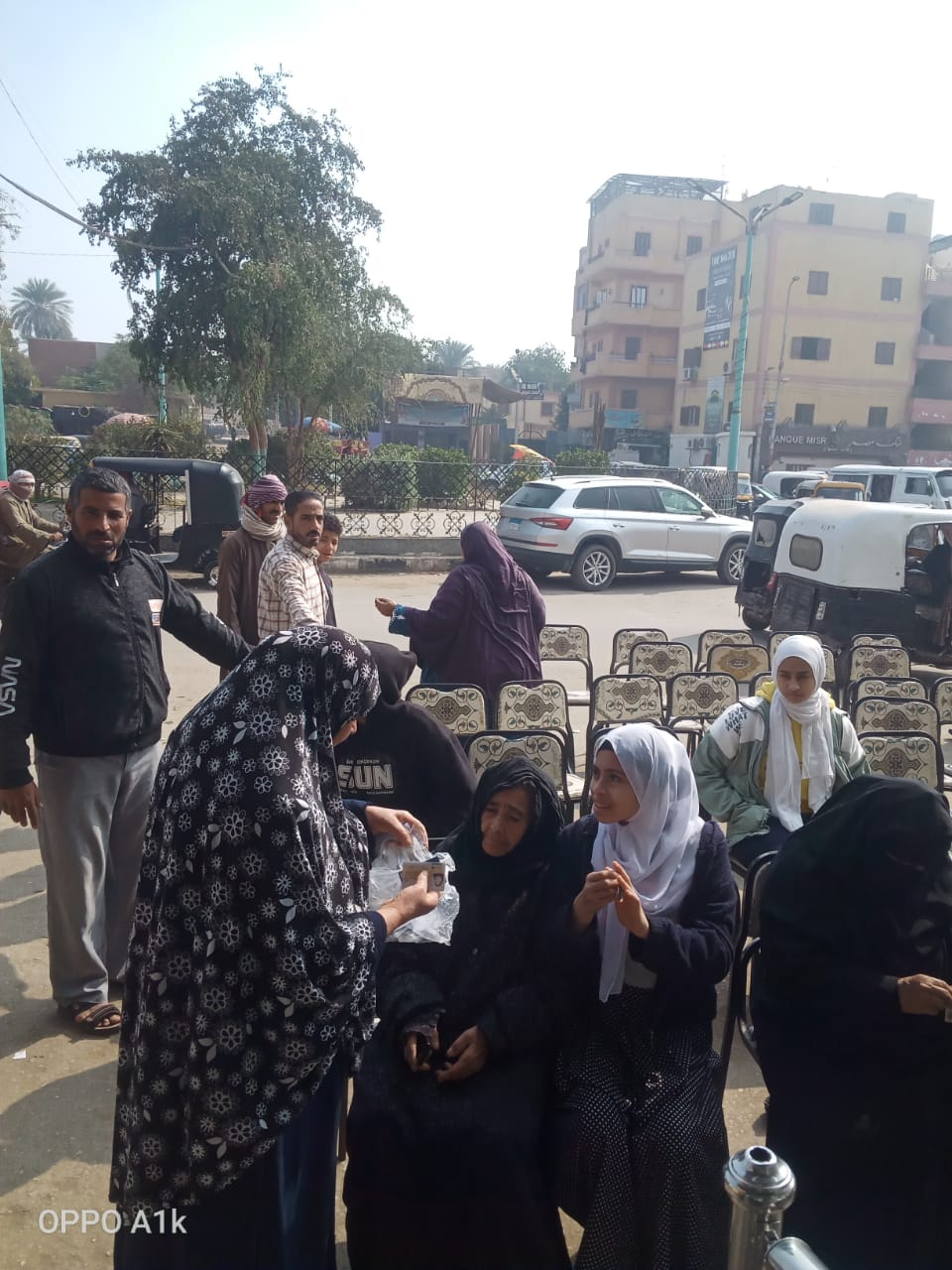 في استجابة سريعة لمحافظ الفيوم.. توفير كراسي للمترددين على مكتبي بريد سنرو القبلية وأبشواي