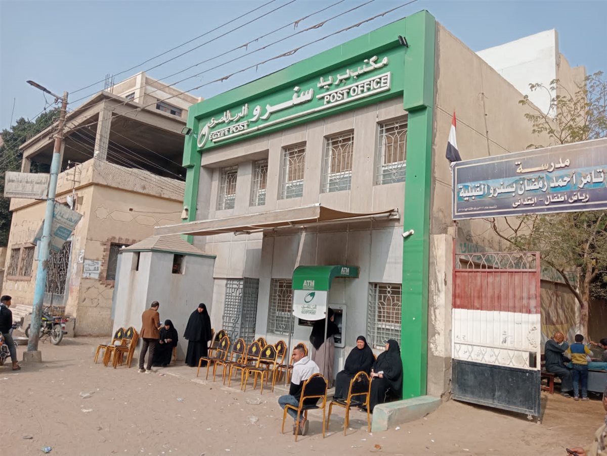 في استجابة سريعة لمحافظ الفيوم.. توفير كراسي للمترددين على مكتبي بريد سنرو القبلية وأبشواي