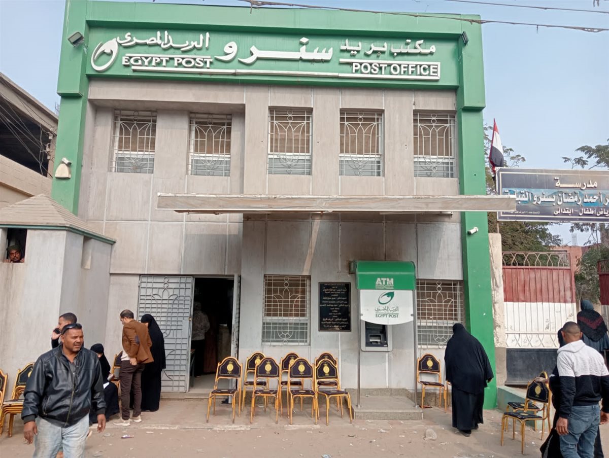 في استجابة سريعة لمحافظ الفيوم.. توفير كراسي للمترددين على مكتبي بريد سنرو القبلية وأبشواي