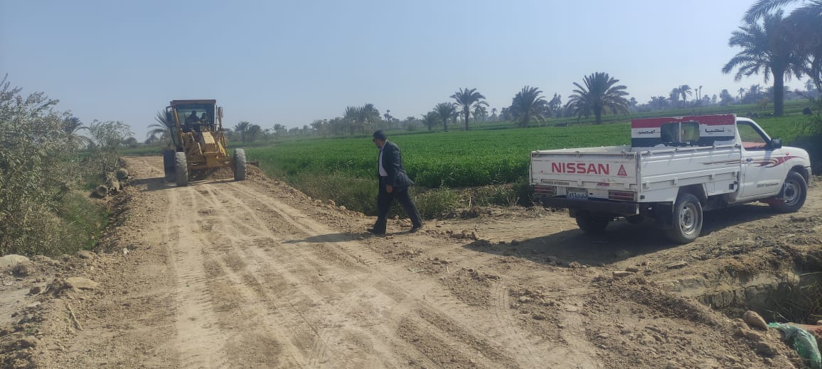 حملات للنظافة العامة ورفع الأتربة والمخلفات وصيانة الإنارة وتمهيدالطرق بسنورس&nbsp;