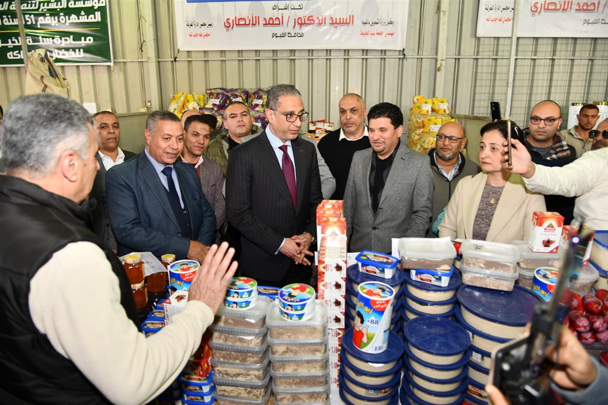 محافظ الفيوم يفتتح معرض