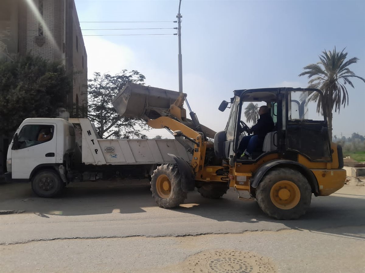 حملات مكثفة للنظافة ورفع الإشغالات وتحسين المظهر الحضاري بمركز يوسف الصديق
