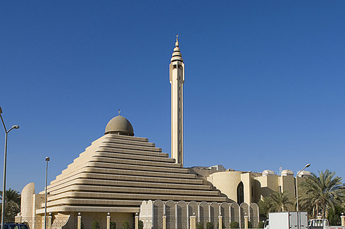 <strong>الكويت تحظر تشغيل السماعات وجمع التبرعات بالمساجد في رمضان</strong>