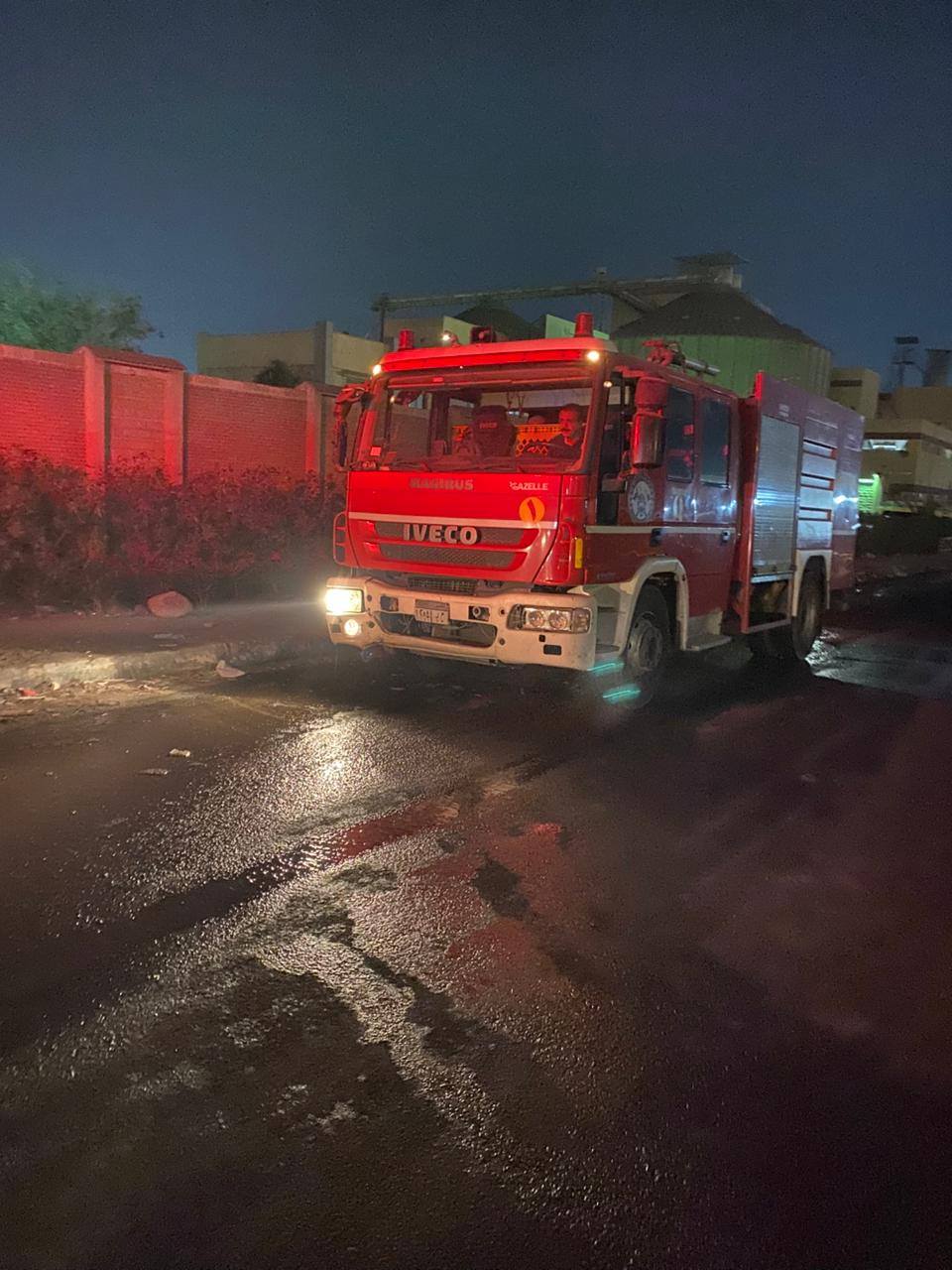 جانب من زيارة محافظ الجيزة لمنطقة الحريق