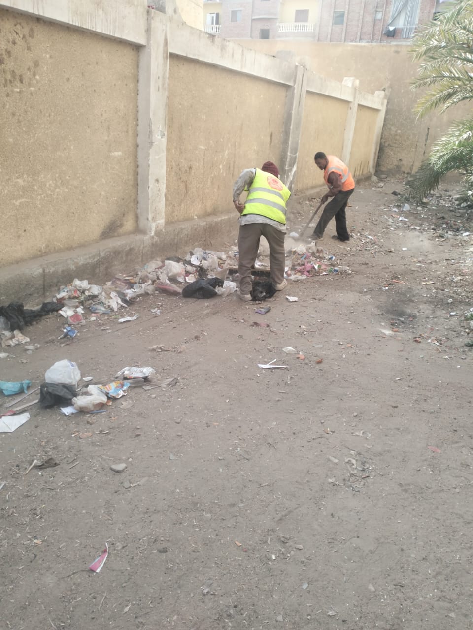 حملات مكثفة للنظافة ورفع الإشغالات وتحسين المظهر الحضاري بمركز ومدينة إطسا