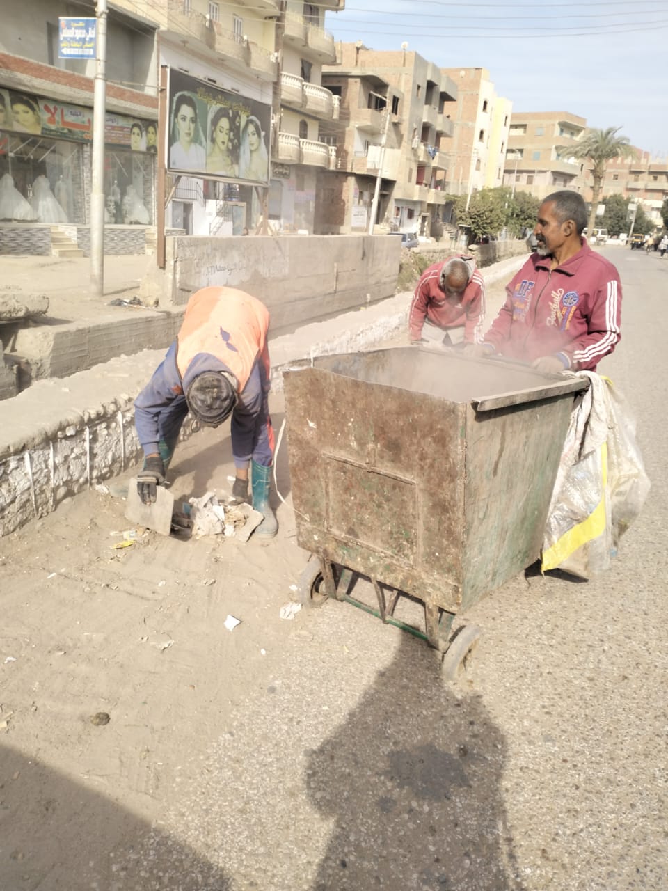حملات مكثفة للنظافة ورفع الإشغالات وتحسين المظهر الحضاري بمركز ومدينة إطسا