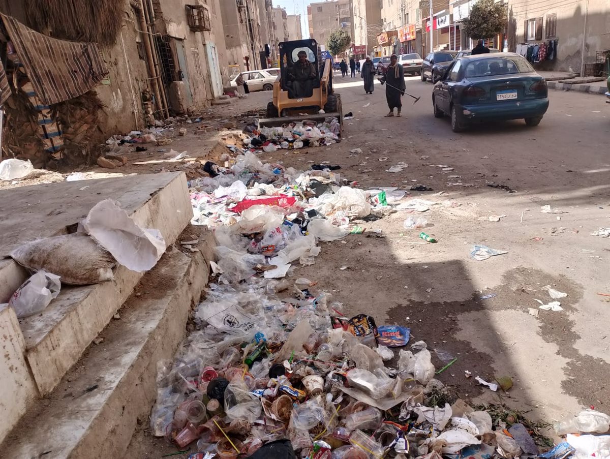 حملات رفع الإشغالات والنظافة العامة وصيانة كشافات الإنارة بمركز ومدينة طامية