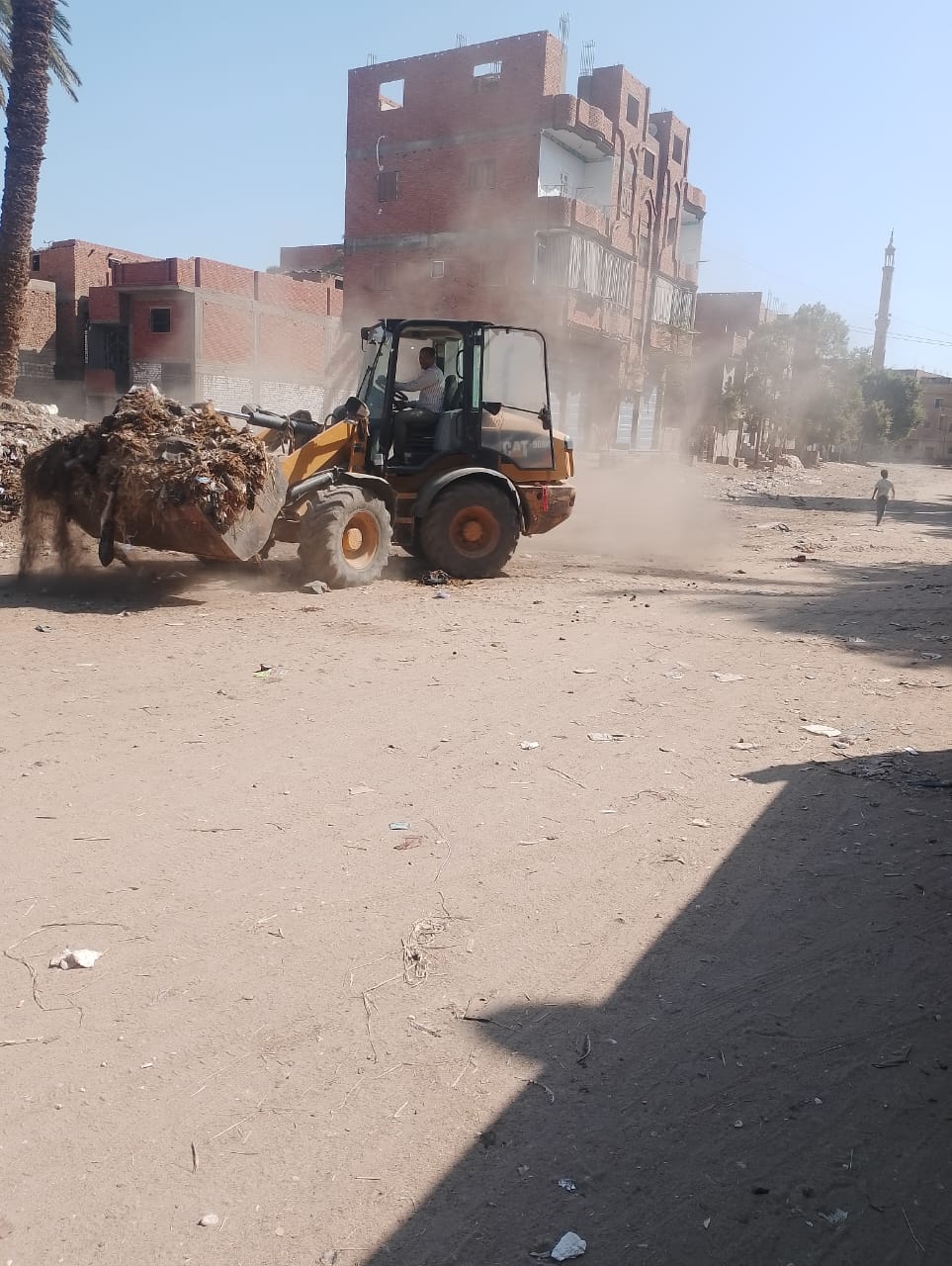 حملات للنظافة العامة ورفع الإشغالات بمركز ومدينة أبشواي