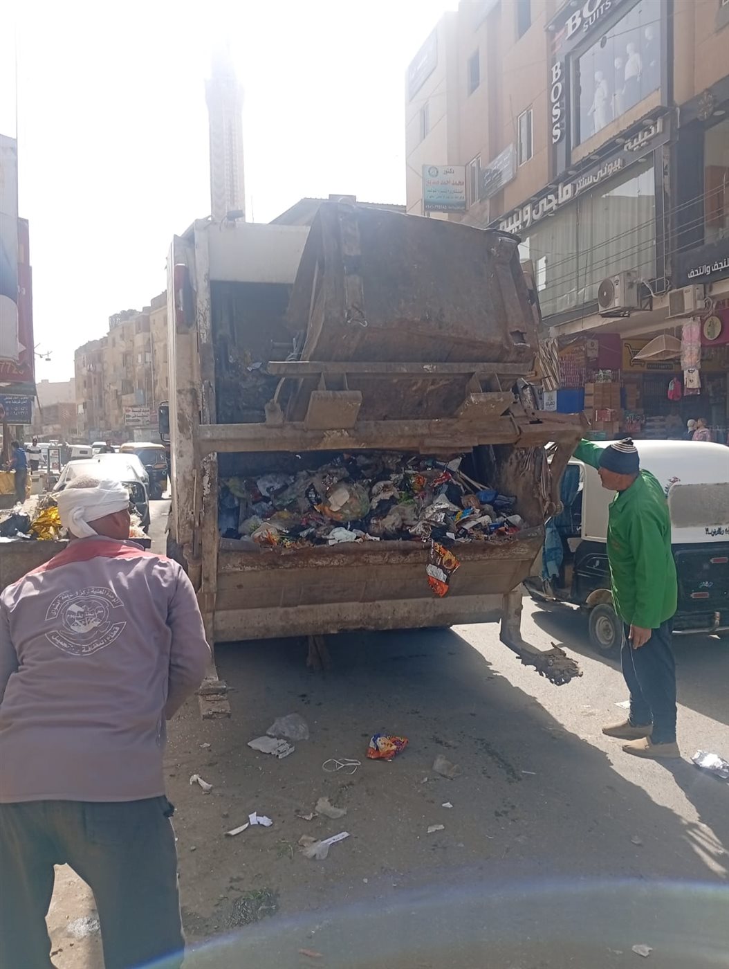 حملات للنظافة العامة ورفع الإشغالات بمركز ومدينة أبشواي