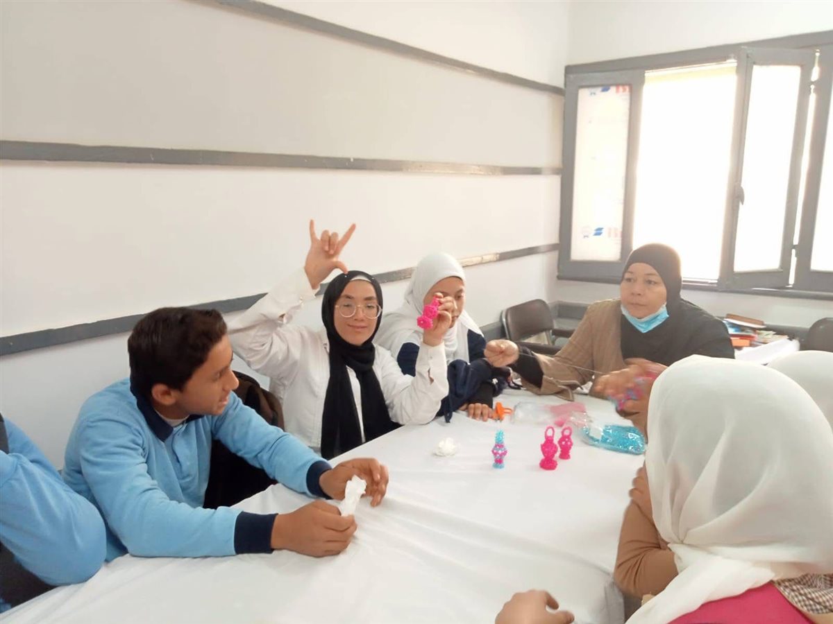 ورشة فانوس رمضان ومحاضرة “لا للتنمر” بمدرسة الأمل للصم بنات بالفيوم