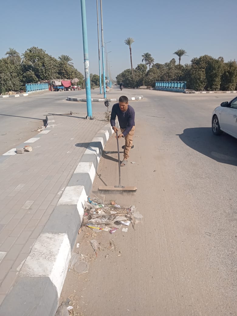 حملات يومية للنظافة العامة ورفع القمامة والمخلفات بمركز ومدينة أبشواي