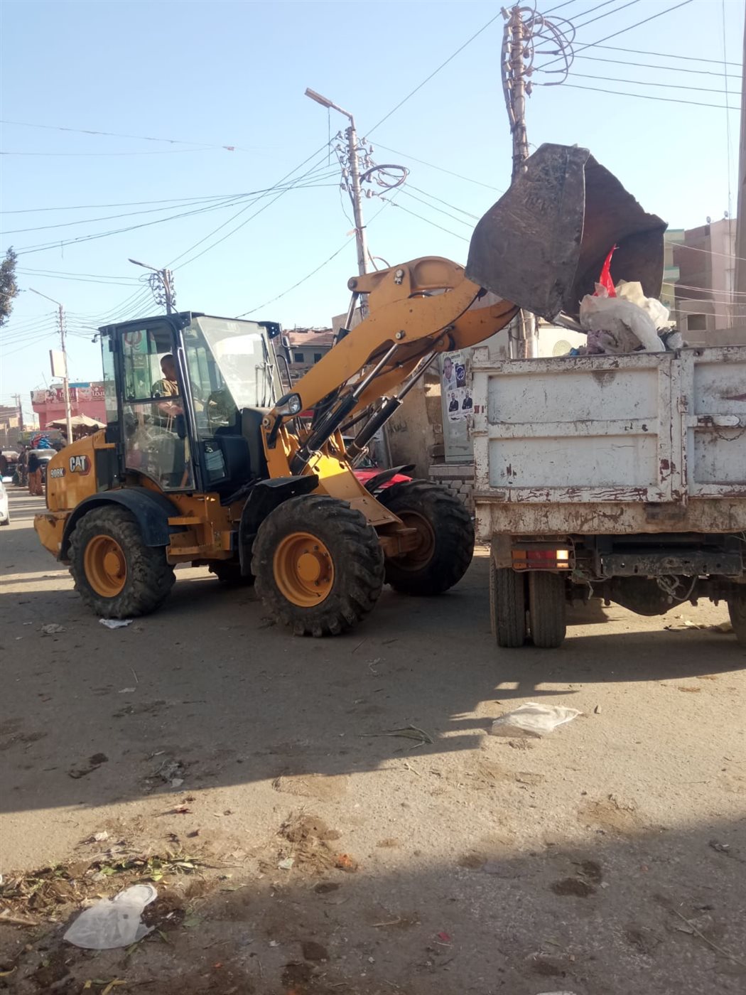 حملات مكثفة للنظافة ورفع الإشغالات وتحسين المظهر الحضاري بمركز ومدينة إطسا