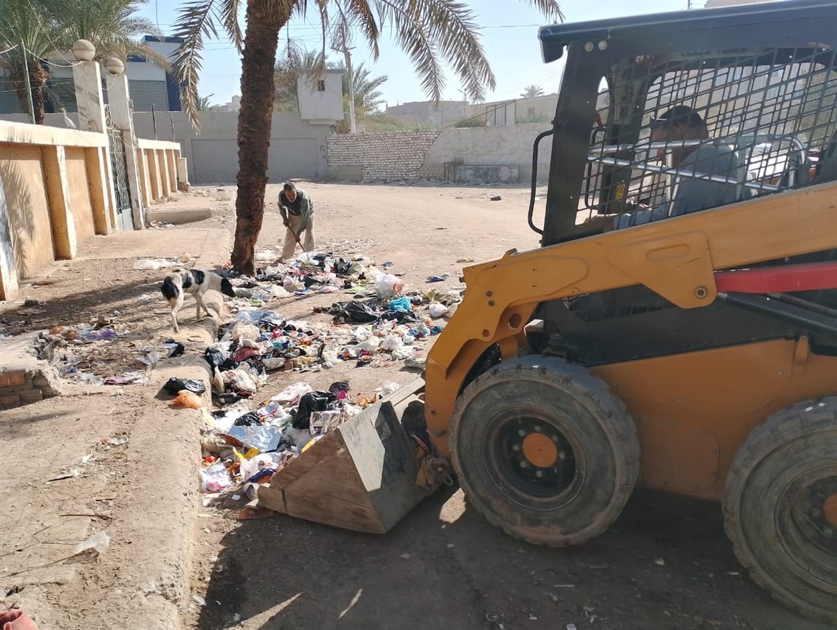 حملات للنظافة العامة وصيانة الإنارة وتمهيد الطرق بمركز ومدينة طامية بالفيوم&nbsp;