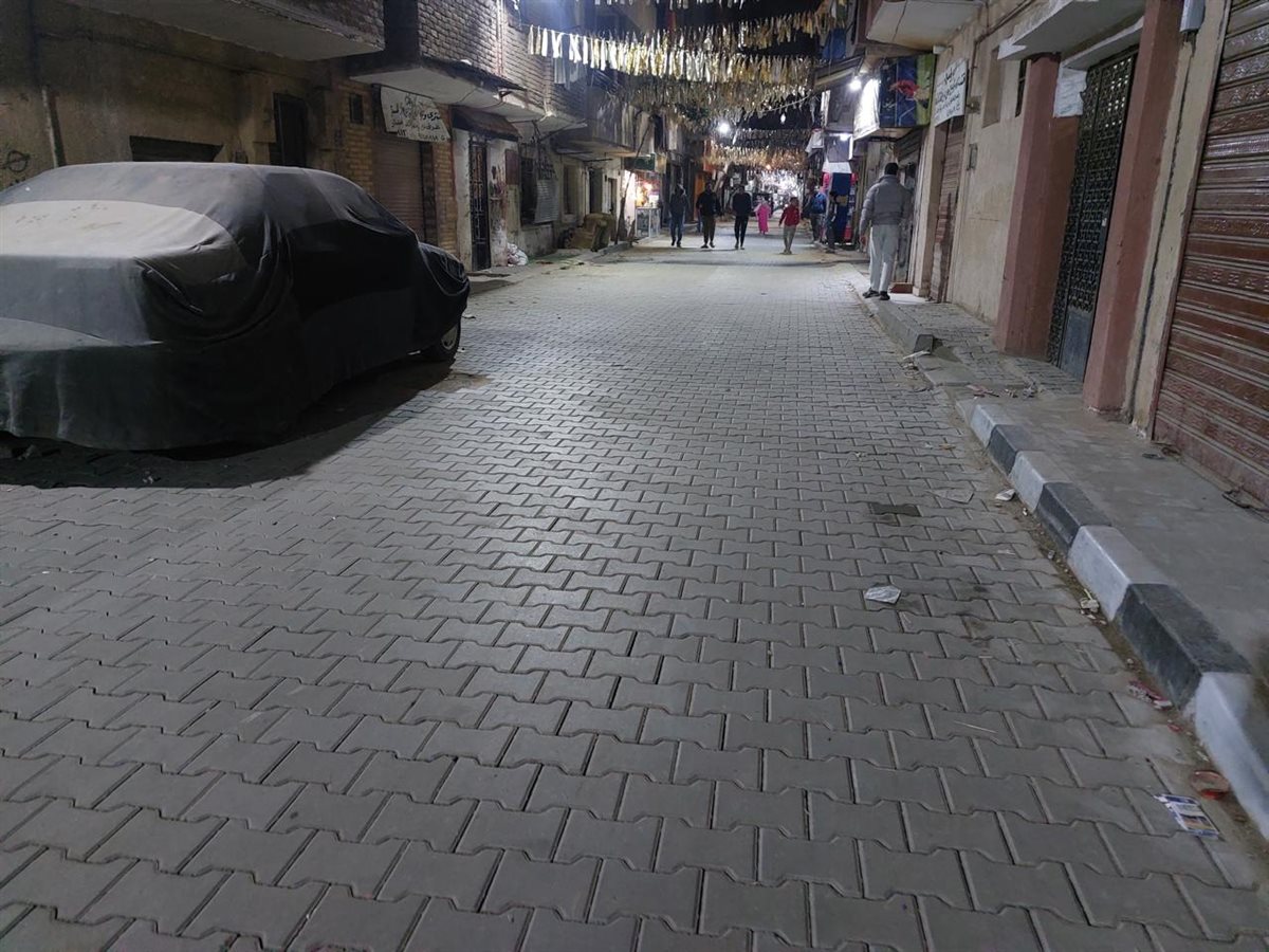 جانب من أعمال الرصف ورفع كفاءة الطرق