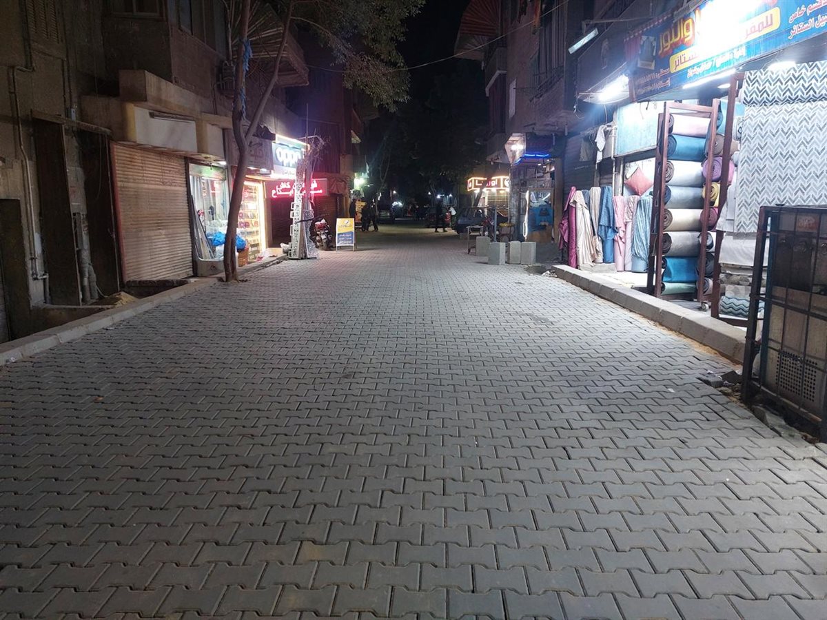 جانب من أعمال الرصف ورفع كفاءة الطرق